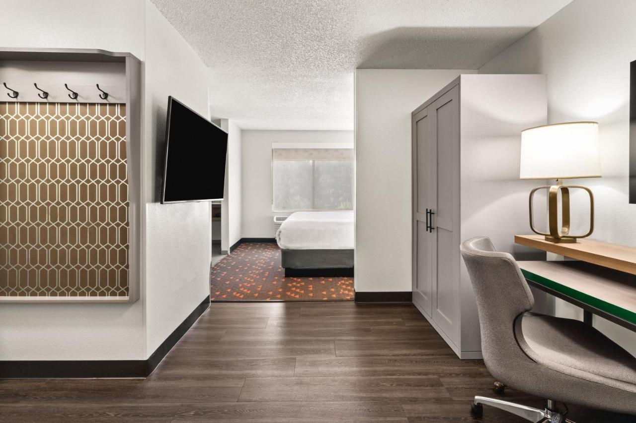 Hotel & An Ihg